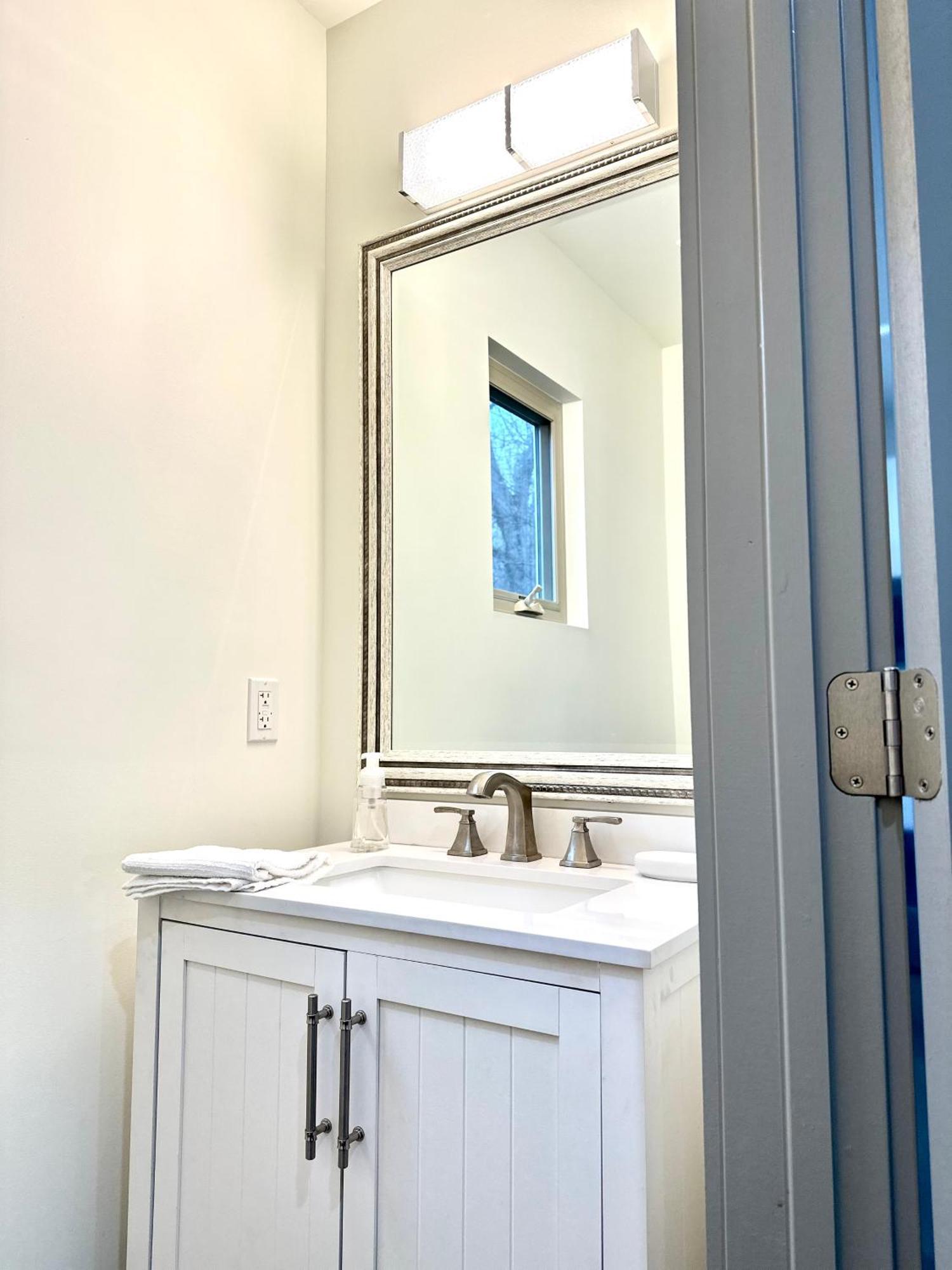 Apartment Brand New Built! Pond, Kayaks, Hot Tub,fire Pit,grill… Asheville