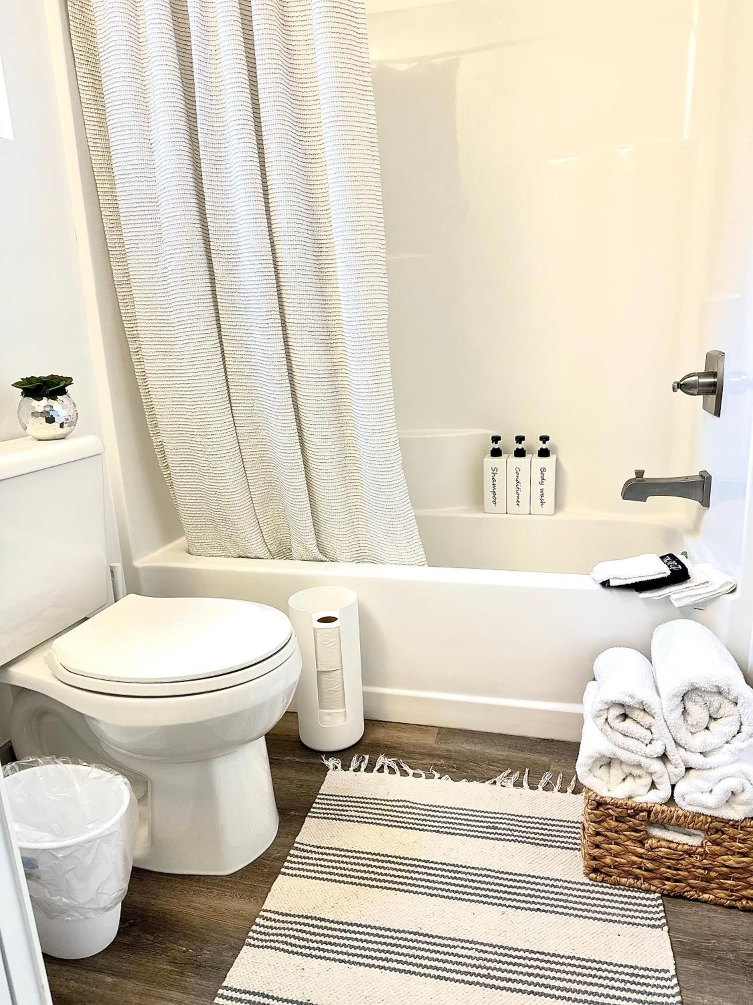 Apartment Brand New Built! Pond, Kayaks, Hot Tub,fire Pit,grill… *