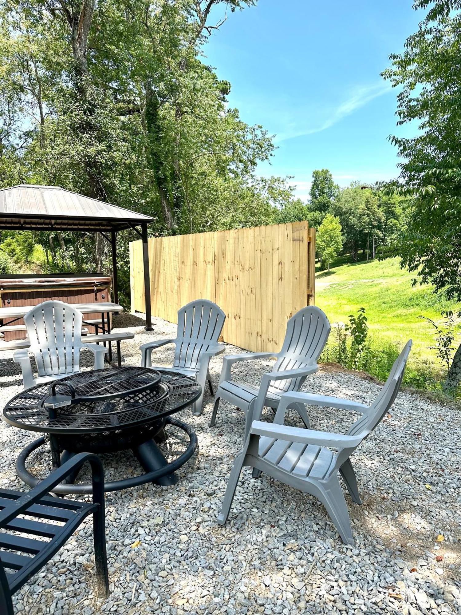 Apartment Brand New Built! Pond, Kayaks, Hot Tub,fire Pit,grill… *